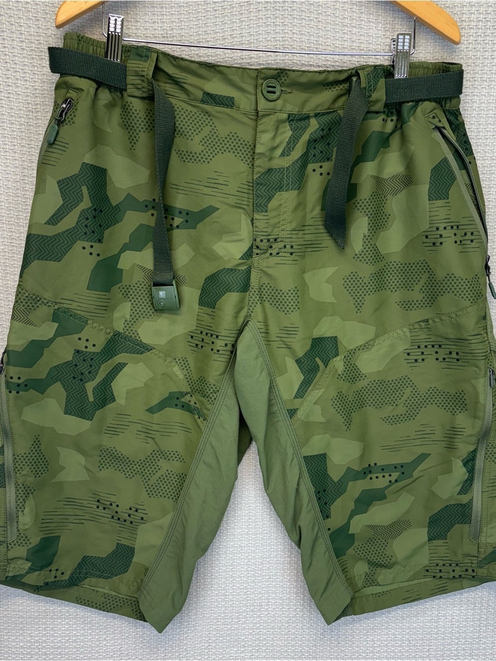 Endura Humvee Baggy Mountain Bike Shorts Mens XL Green Camo Cycling Trail EUC
